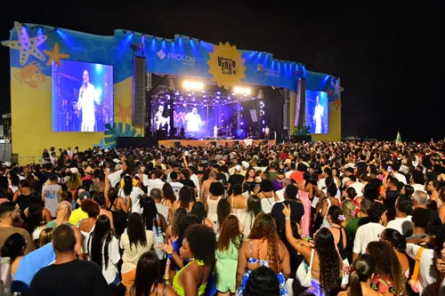 
          Imagem ilustrativa da imagem Show de Mumuzinho atrai público de mais de 100 mil na orla de Camburi
          