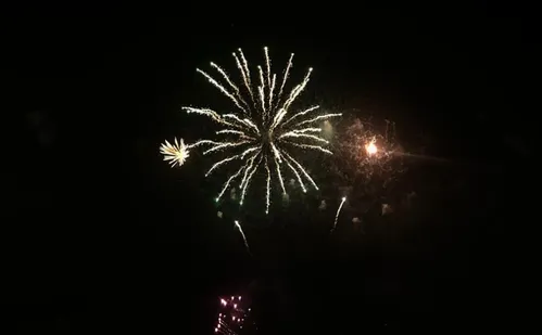 
          Imagem ilustrativa da imagem Shows e queima de fogos marcam a chegada de 2026 na Grande Vitória
          