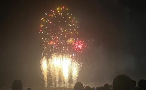 
          Imagem ilustrativa da imagem Shows e queima de fogos marcam a chegada de 2026 na Grande Vitória
          