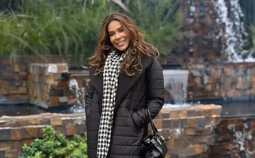 
          Imagem ilustrativa da imagem Silvânia Aquino anuncia saída da banda Calcinha Preta
          