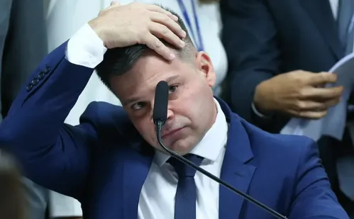 
          Imagem ilustrativa da imagem Silvinei Vasques levava carta na qual dizia não ver nem escutar ao ser preso
          