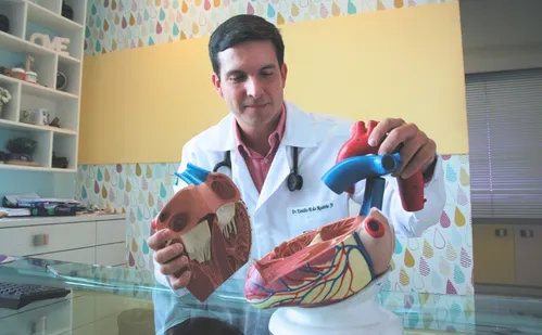 
          Imagem ilustrativa da imagem Síndrome do Coração Partido: médicos explicam doença que "simula" infarto
          