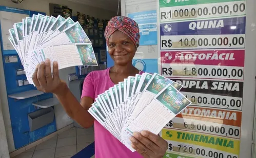 
          Imagem ilustrativa da imagem Sonhos de capixabas em faturar 1 bilhão de reais com a Mega da Virada
          