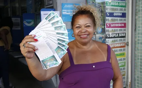 
          Imagem ilustrativa da imagem Sonhos de capixabas em faturar 1 bilhão de reais com a Mega da Virada
          