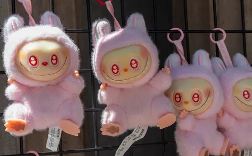 
          Imagem ilustrativa da imagem Sony compra direitos do Labubu para transformá-lo em franquia de cinema
          