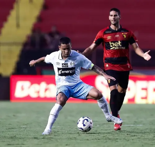 
          Imagem ilustrativa da imagem Sport é goleado em casa pelo Grêmio na despedida da Série A
          