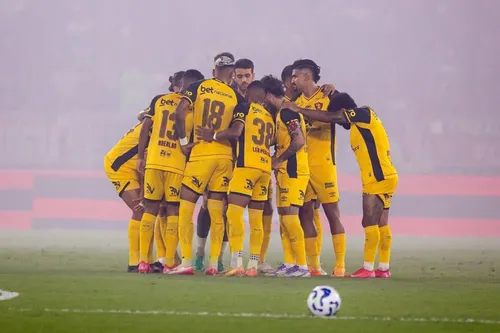 
          Imagem ilustrativa da imagem Sport perde para o Flamengo e rebaixamento para a Série B se aproxima
          