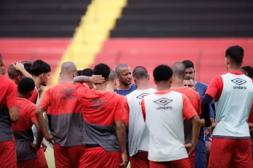 
          Imagem ilustrativa da imagem Sport x Retrô: confira as informações da partida, escalações e arbitragem
          