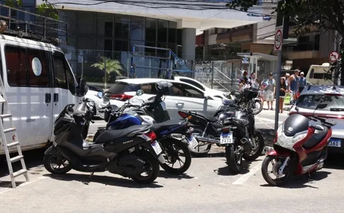 
          Imagem ilustrativa da imagem Sufoco para encontrar vagas de estacionamento nas praias do ES
          