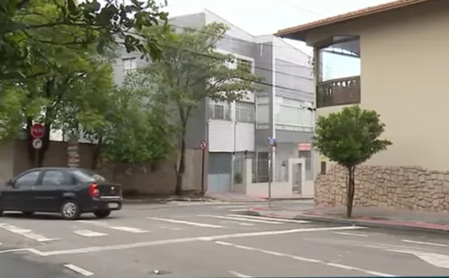 
          Imagem ilustrativa da imagem Suspeito invade casa, fica trancado em quarto e acaba preso em Vila Velha
          