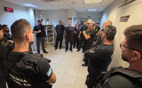 
          Imagem ilustrativa da imagem Suspeitos de integrar facção ligada ao Comando Vermelho no ES são presos na Serra
          