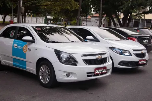 
          Imagem ilustrativa da imagem Táxis do Recife estão autorizados a cobrar bandeira 2 até janeiro
          