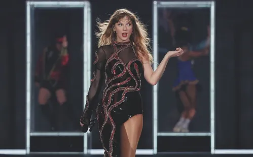 
          Imagem ilustrativa da imagem Taylor Swift, Stranger Things e Papai Noel: uma seleção de filmes e séries
          