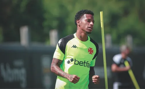 
          Imagem ilustrativa da imagem Tchê Tchê tem permanência incerta no Vasco para 2026
          