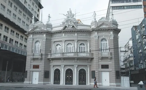 
          Imagem ilustrativa da imagem Teatro Carlos Gomes reabre no dia 22 com show na Costa Pereira
          