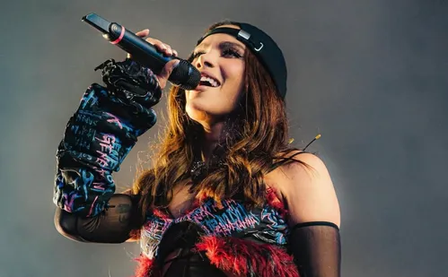 
          Imagem ilustrativa da imagem Tecnomelody e piseiro com Anitta
          