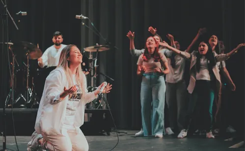 
          Imagem ilustrativa da imagem Thamires Garcia lança álbum profético e autoral
          