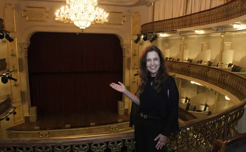 
          Imagem ilustrativa da imagem Theatro Carlos Gomes liberado para visitas. Saiba como conhecer
          