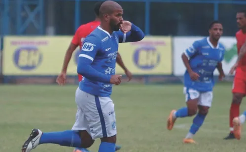 
          Imagem ilustrativa da imagem Tony segue no Vitória em 2026
          