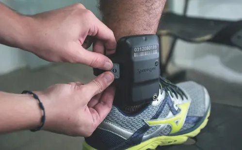 
          Imagem ilustrativa da imagem Tornozeleira eletrônica foi rompida por 27 presos no ES em 2025
          