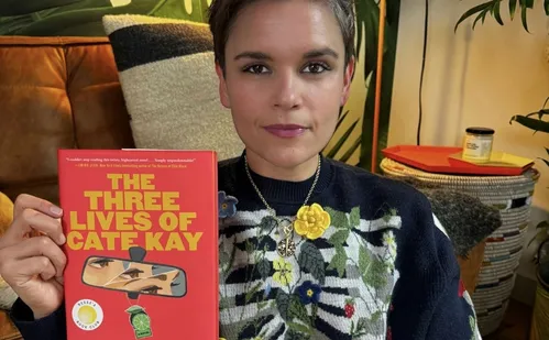 
          Imagem ilustrativa da imagem Trama eletrizante em romance de Kate Fagan
          