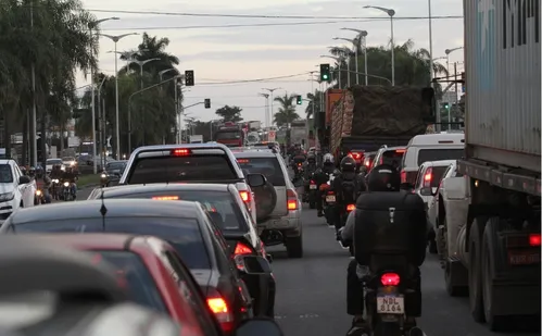 
          Imagem ilustrativa da imagem Trecho de 30 km da BR-101 vai ter ciclovia, faixa só para ônibus e túnel
          