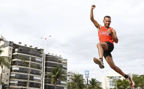 
          Imagem ilustrativa da imagem ⁠Tribuna Ruas da Cidade: participantes fazem últimos ajustes antes da corrida
          