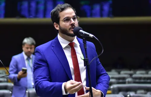 
          Imagem ilustrativa da imagem Túlio Gadêlha pede que PGR investigue possível vazamento de questões do ENEM 2025
          