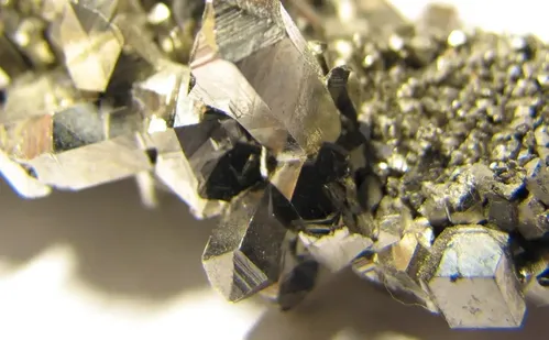 
          Imagem ilustrativa da imagem USP desenvolve bateria funcional de nióbio de 3 volts
          