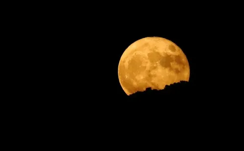 
          Imagem ilustrativa da imagem Última superlua de 2025 ocorre na quinta-feira
          