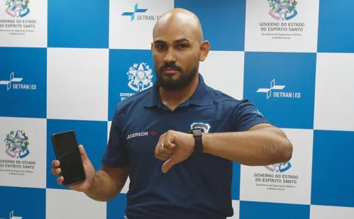 
          Imagem ilustrativa da imagem Uso de celular ao dirigir aumenta em 400% a chance de acidentes
          