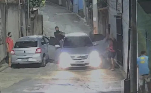 
          Imagem ilustrativa da imagem VÍDEO | Homem é morto a tiros e duas pessoas ficam feridas em ataque na Serra
          