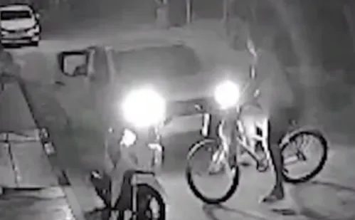 
          Imagem ilustrativa da imagem VÍDEO | Jovem morre atropelado após discussão no trânsito no Norte do ES
          