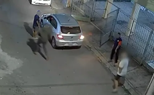 
          Imagem ilustrativa da imagem VÍDEO | Suspeitos levam carro de morador e atiram contra vítima em Vila Velha
          