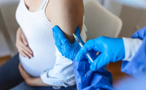 
          Imagem ilustrativa da imagem Vacina contra bronquiolite para 51 mil grávidas no ES até o fim do mês
          