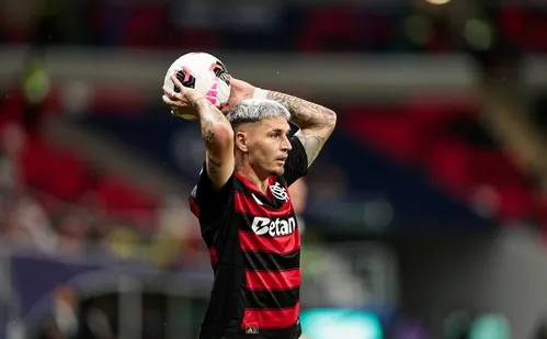 
          Imagem ilustrativa da imagem Varela ganha força no Flamengo contra o Mirassol pelo Brasileirão
          