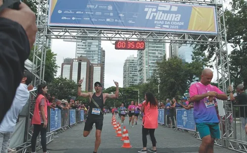 
          Imagem ilustrativa da imagem Veja imagens dos participantes da Corrida Tribuna Ruas da Cidade
          