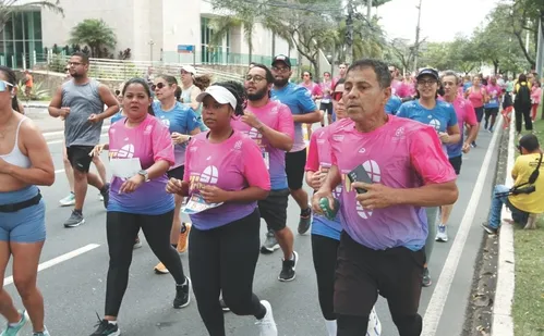 
          Imagem ilustrativa da imagem Veja imagens dos participantes da Corrida Tribuna Ruas da Cidade
          