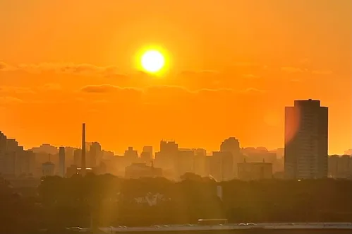 
          Imagem ilustrativa da imagem Verão começa neste domingo (21) e São Paulo pode bater recorde de calor na véspera do Natal
          