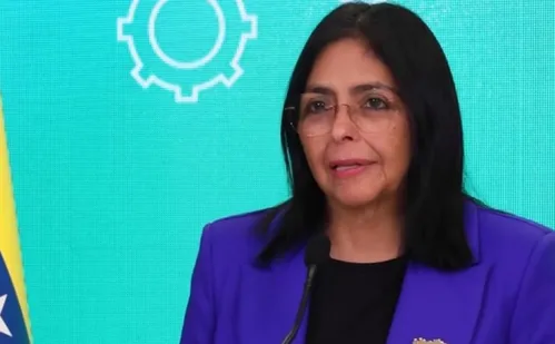 
          Imagem ilustrativa da imagem Delcy Rodríguez toma posse como presidente interina da Venezuela
          