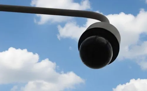 
          Imagem ilustrativa da imagem Vila Velha instala 100 novas câmeras para monitoramento no trânsito
          