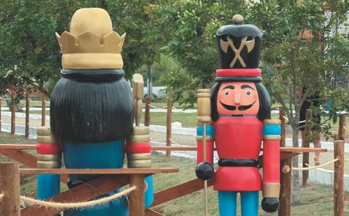 
          Imagem ilustrativa da imagem Vila de Natal de Cariacica: Orquestra, Papai Noel e queima de fogos
          