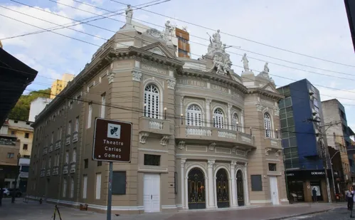 
          Imagem ilustrativa da imagem Visitas guiadas no Theatro Carlos Gomes começam em dezembro. Saiba como conhecer
          