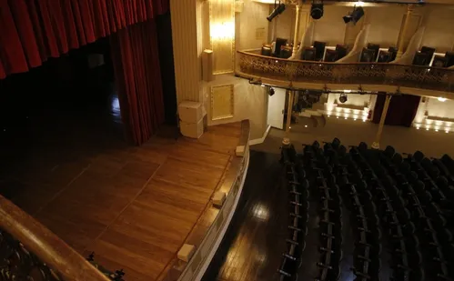 
          Imagem ilustrativa da imagem Visitas guiadas no Theatro Carlos Gomes começam em dezembro. Saiba como conhecer
          