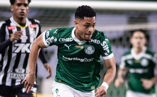 
          Imagem ilustrativa da imagem Vitor Roque brilha, Palmeiras vence Santos e abre vantagem para o Flamengo
          