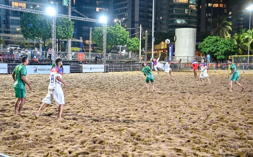 
          Imagem ilustrativa da imagem Vitória e Cruzeiro protagonizam duelo de gigantes no futebol de areia em Camburi
          