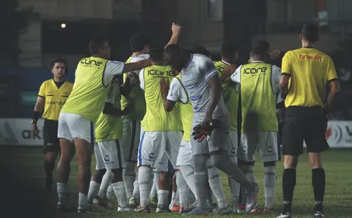 
          Imagem ilustrativa da imagem Vitória leva a melhor no clássico contra o Rio Branco e assume a liderança
          