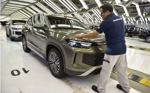 
          Imagem ilustrativa da imagem Volkswagen terá versões híbridas para todos novos modelos a partir de 2026
          