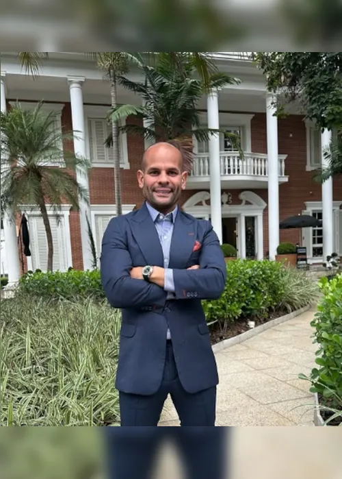 
          Imagem ilustrativa da imagem Alvo da PF, médico suspeito de fabricar ‘falso Mounjaro’ atende nos Jardins e tem 750 mil seguidores
          