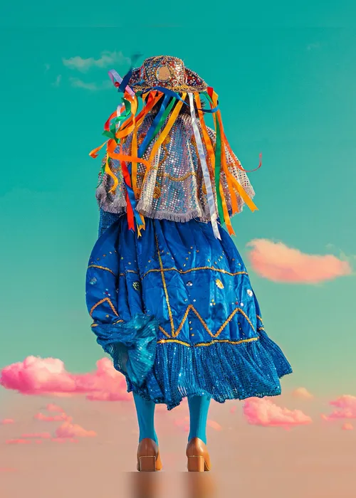 
          Imagem ilustrativa da imagem Do Agreste ao Recife: o brilho das vestes do Reisado em mostra de Juliana Souto
          